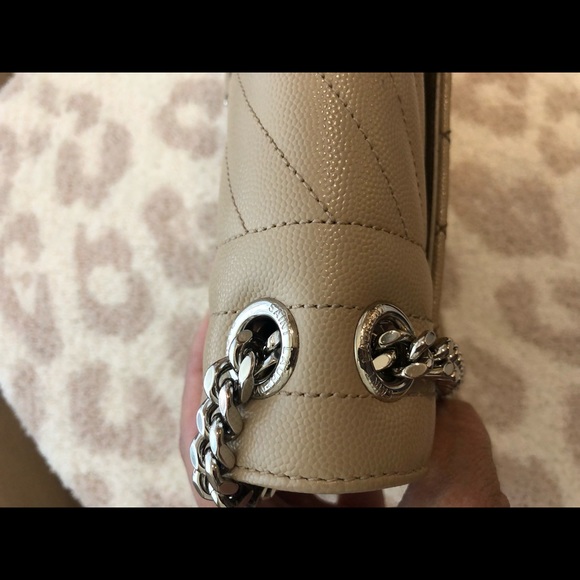 Saint Laurent YSL medium envelope calfskin Cassandra shoulder bag - Picture 3 of 16